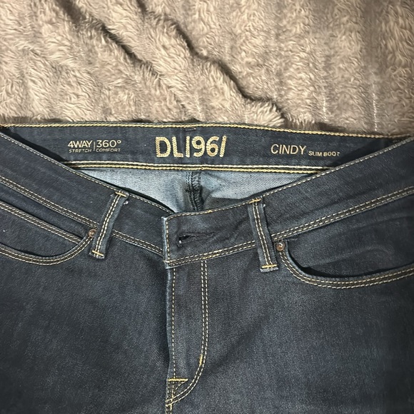 Dark wash jeans - Picture 2 of 5